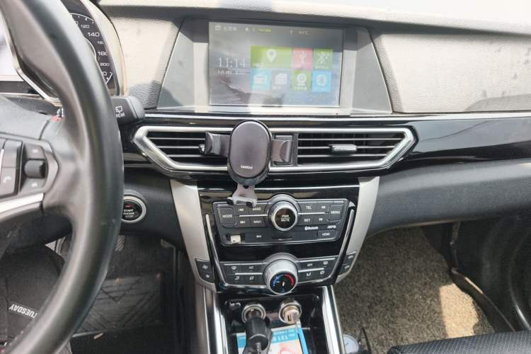 Used Zotye Domy X5 2017 Upgraded Model 1.5T Manual Supreme Edition Audio And AC Panel