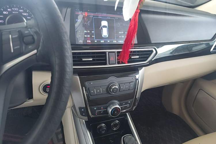 Used Zotye Domy X5 2017 Upgraded Model 1.5T CVT Landlord Edition Audio And AC Panel