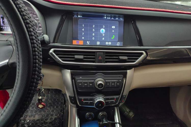 Used Zotye Domy X5 2017 Value Edition 1.6L Manual Fashion Model Audio And AC Panel