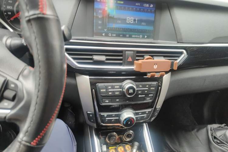 Used Zotye Domy X5 2017 Upgraded Model 1.5T Manual Luxury Edition Audio And AC Panel