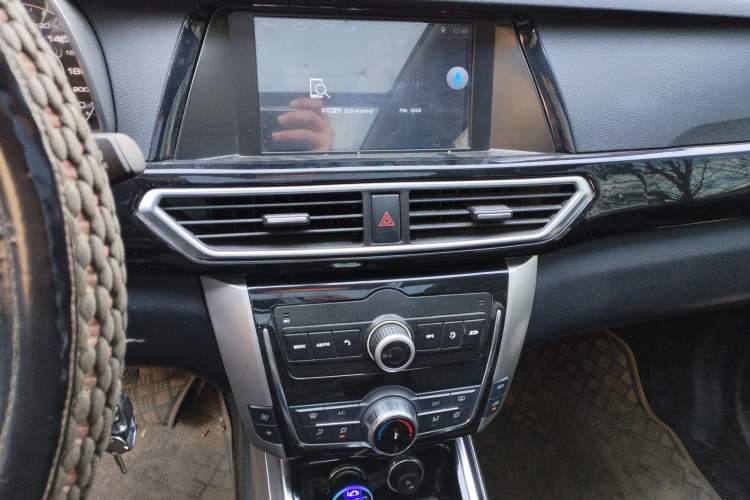 Used Zotye Domy X5 2017 Classic Edition 1.6L Manual Elite Model Audio And AC Panel