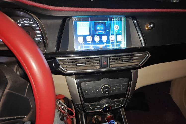 Used Zotye Domy X5 2017 Value Edition 1.6L Manual Fashion Model Audio And AC Panel