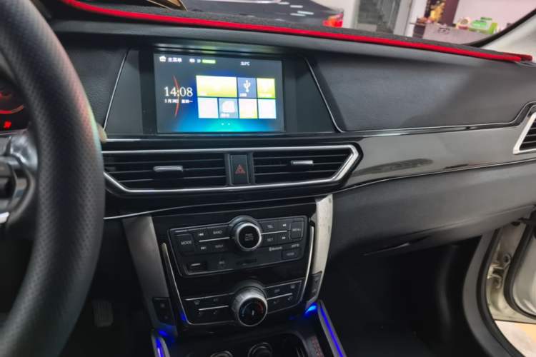 Used Zotye Domy X5 2017 Upgraded Model 1.5T CVT Governor Edition Audio And AC Panel