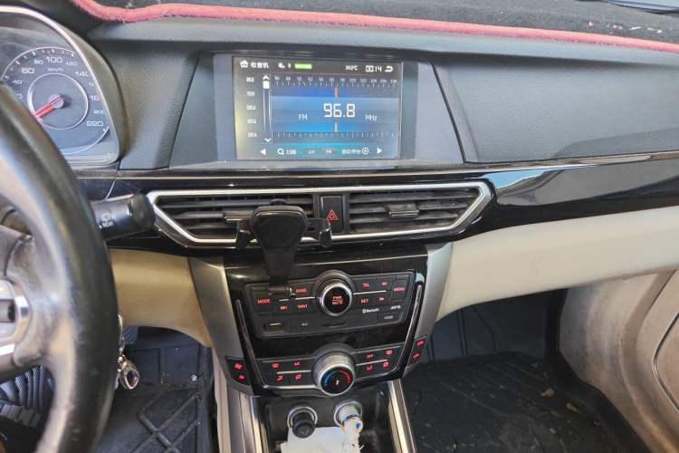 Used Zotye Domy X5 2017 Upgraded Model 1.5T Manual Luxury Version Audio And AC Panel