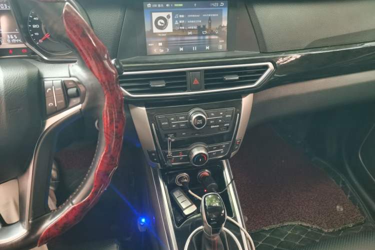 Used Zotye Domy X5 2017 Upgraded Model 1.5T CVT Landlord Edition Audio And AC Panel