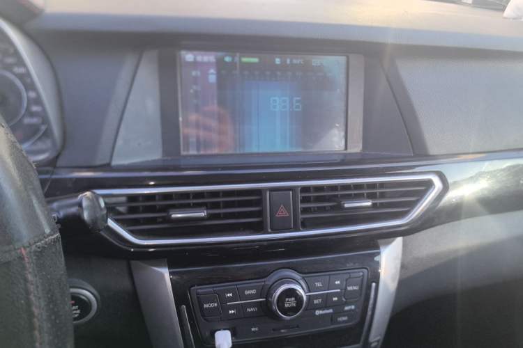Used Zotye Domy X5 2017 Upgraded Model 1.5T Manual Luxury Version Audio And AC Panel