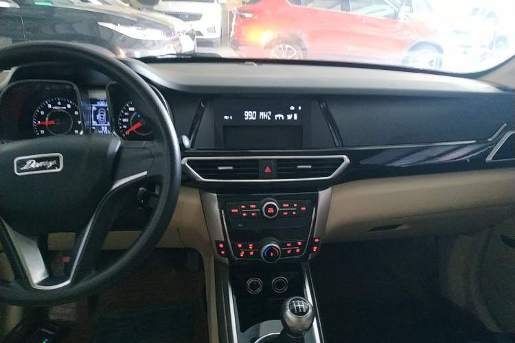Used Zotye Domy X5 2017 Value Edition 1.6L Manual Comfort Model Audio And AC Panel
