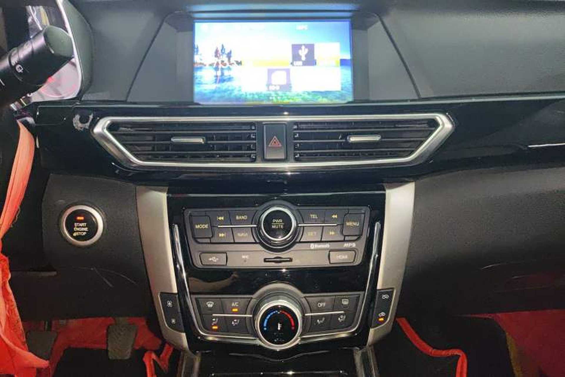 Used Zotye Domy X5 2017 Upgraded Model 1.5T Manual Luxury Edition Audio And AC Panel