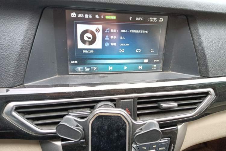 Used Zotye Domy X5 2017 Upgraded Model 1.5T Manual Luxury Version Audio And AC Panel
