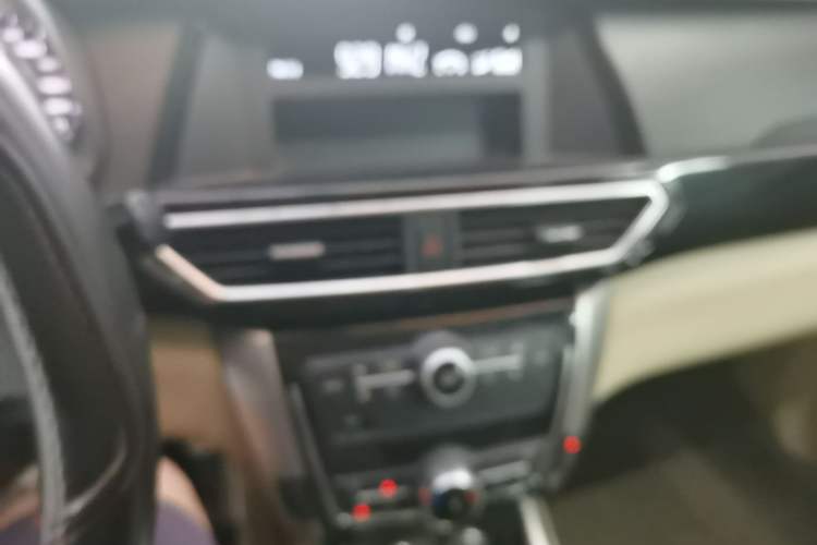 Used Zotye Domy X5 2017 Value Edition 1.6L Manual Comfort Model Audio And AC Panel