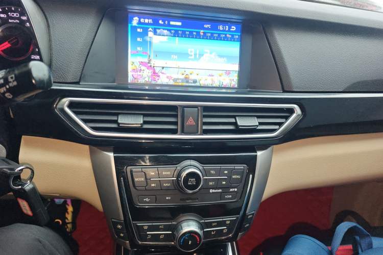 Used Zotye Domy X5 2017 Upgraded Model 1.5T Manual Luxury Version Audio And AC Panel