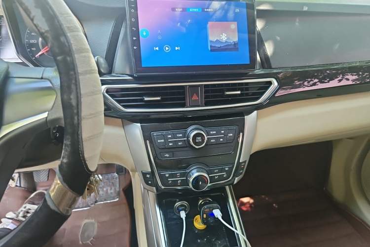 Used Zotye Domy X5 2017 Value Edition 1.6L Manual Comfort Model Audio And AC Panel