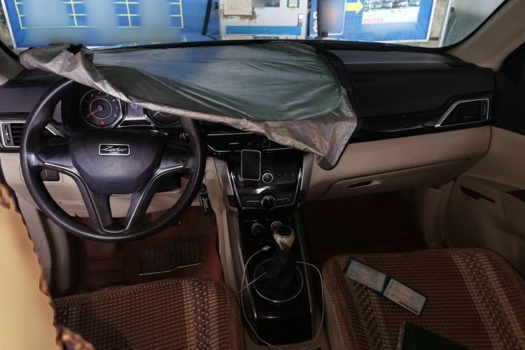 Used Zotye Domy X5 2017 Value Edition 1.6L Manual Fashion Model Center Console