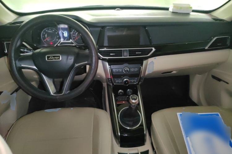 Used Zotye Domy X5 2017 Value Edition 1.6L Manual Fashion Model Center Console