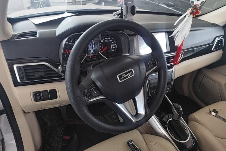 Used Zotye Domy X5 2017 Upgraded Model 1.5T CVT Landlord Edition Center Console