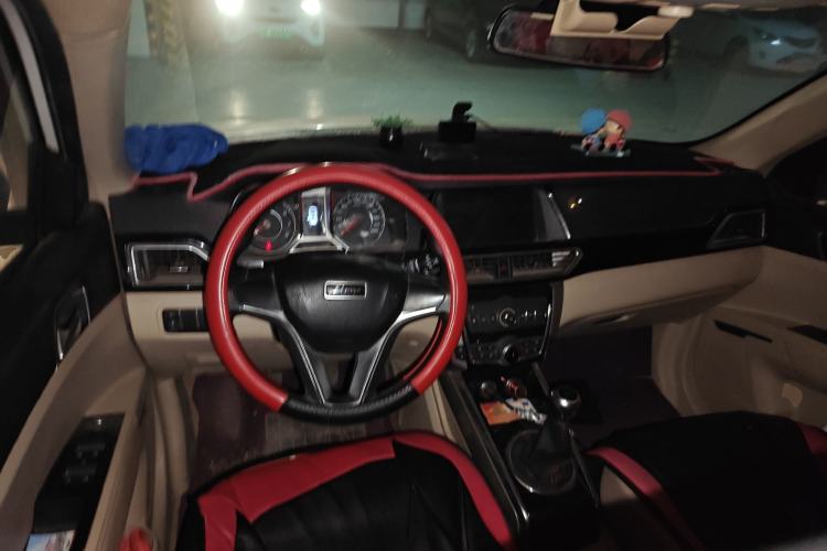 Used Zotye Domy X5 2017 Value Edition 1.6L Manual Fashion Model Center Console