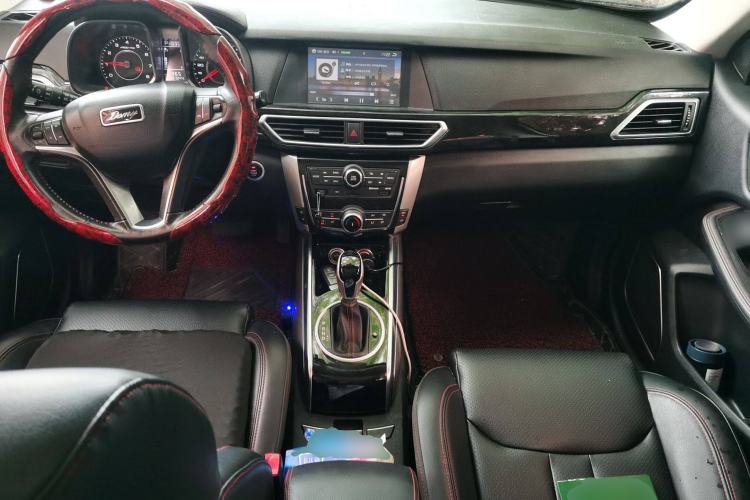 Used Zotye Domy X5 2017 Upgraded Model 1.5T CVT Landlord Edition Center Console