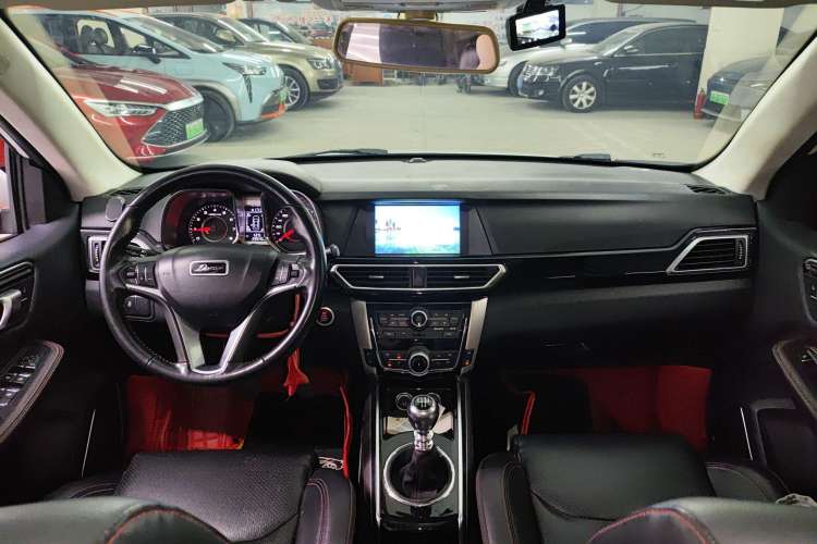 Used Zotye Domy X5 2017 Upgraded Model 1.5T Manual Luxury Edition Center Console