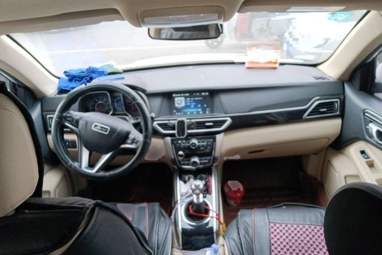 Used Zotye Domy X5 2017 Upgraded Model 1.5T Manual Luxury Version Center Console
