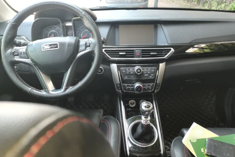 Used Zotye Domy X5 2017 Platinum Edition 1.5T Manual Luxury Model Center Console