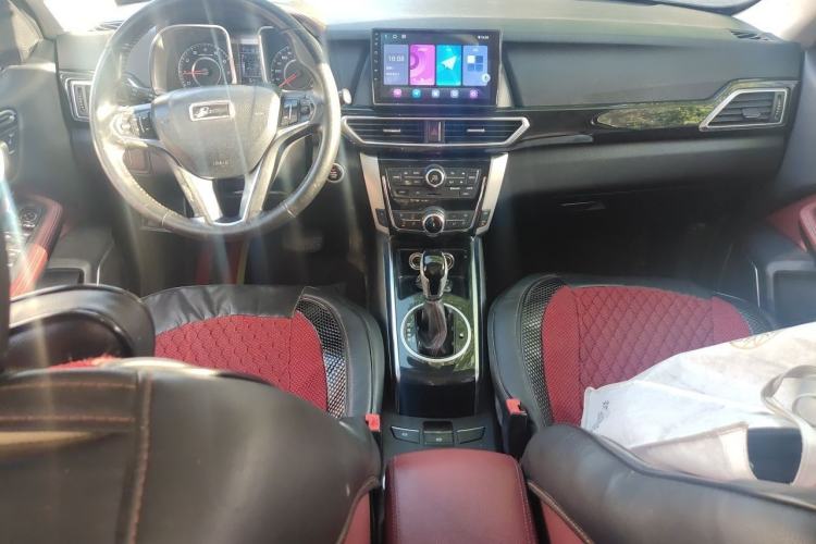 Used Zotye Domy X5 2017 Upgraded Model 1.5T CVT ZhiXian Edition Center Console