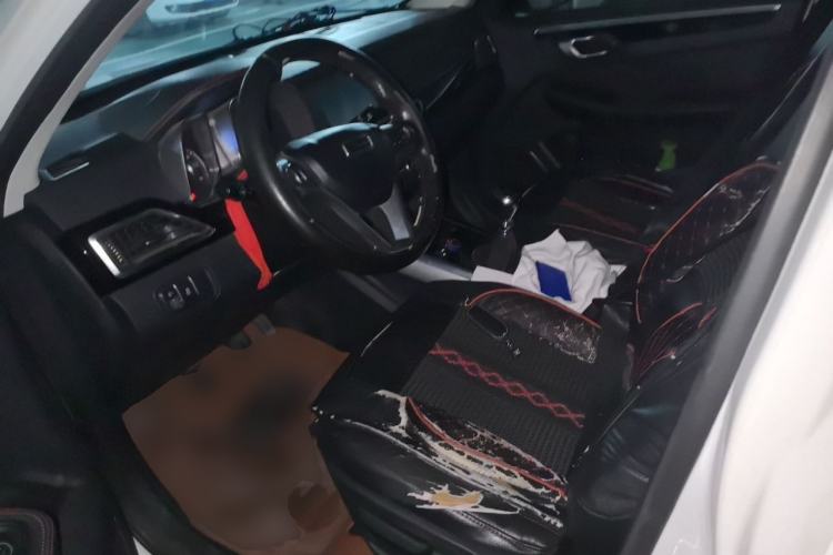 Used Zotye Domy X5 2017 Upgraded Model 1.5T Manual Luxury Edition Driver Seat