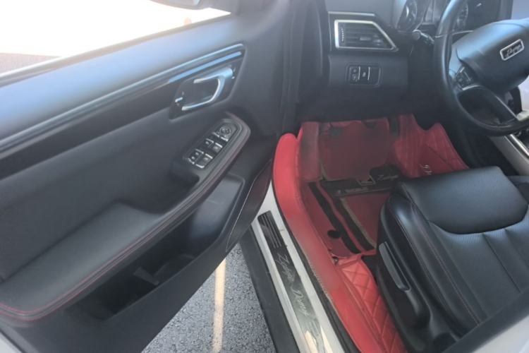 Used Zotye Domy X5 2017 Upgraded Model 1.5T Manual Luxury Edition Driver Seat