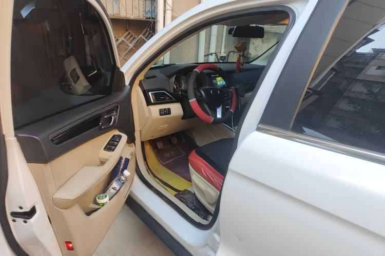 Used Zotye Domy X5 2017 Upgraded Model 1.5T Manual Luxury Version Driver Seat
