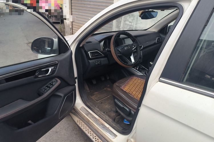 Used Zotye Domy X5 2017 Upgraded Model 1.5T Manual Luxury Edition Driver Seat