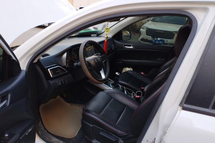 Used Zotye Domy X5 2017 Classic Edition 1.6L Manual Elite Model Driver Seat