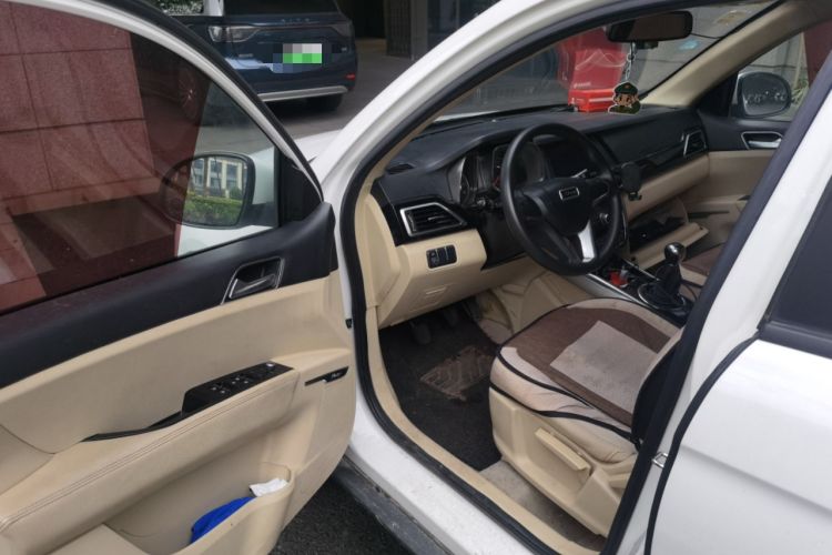 Used Zotye Domy X5 2017 Value Edition 1.6L Manual Comfort Model Driver Seat