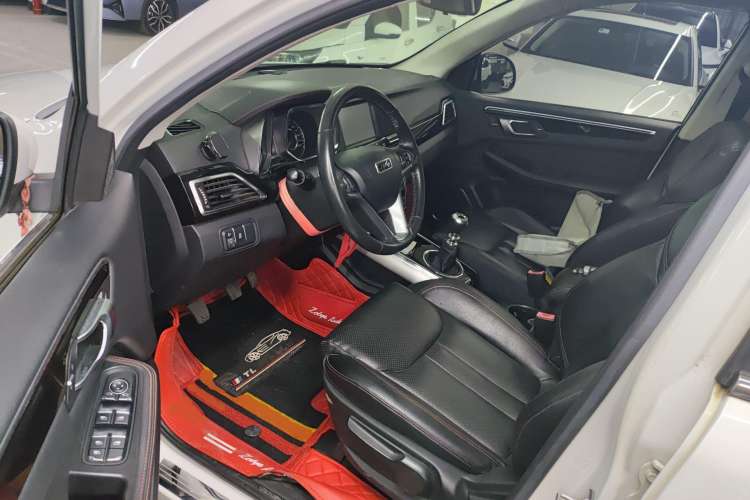 Used Zotye Domy X5 2017 Upgraded Model 1.5T Manual Luxury Edition Driver Seat