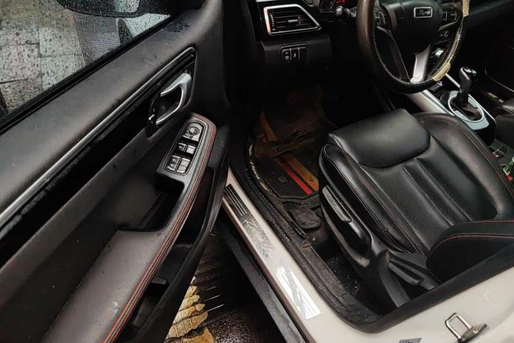 Used Zotye Domy X5 2017 Upgraded Model 1.5T CVT ZhiXian Edition Driver Seat