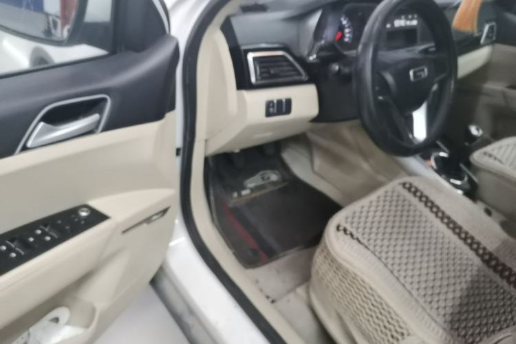 Used Zotye Domy X5 2017 Value Edition 1.6L Manual Comfort Model Driver Seat