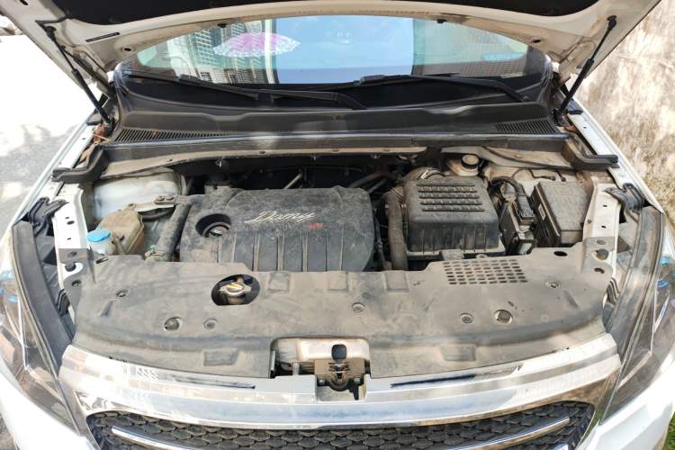 Used Zotye Domy X5 2017 Upgraded Model 1.5T Manual Luxury Version Engine Bay