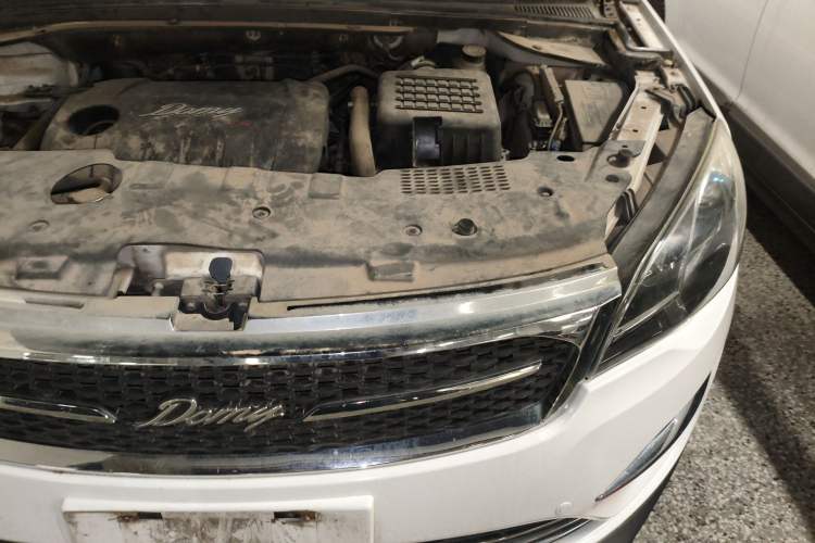Used Zotye Domy X5 2017 Upgraded Model 1.5T CVT ZhiXian Edition Engine Bay Left
