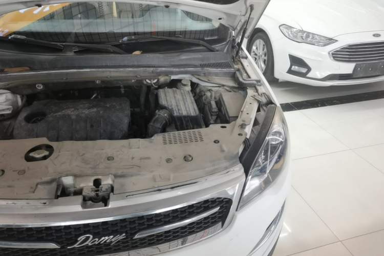 Used Zotye Domy X5 2017 Value Edition 1.6L Manual Comfort Model Engine Bay Left
