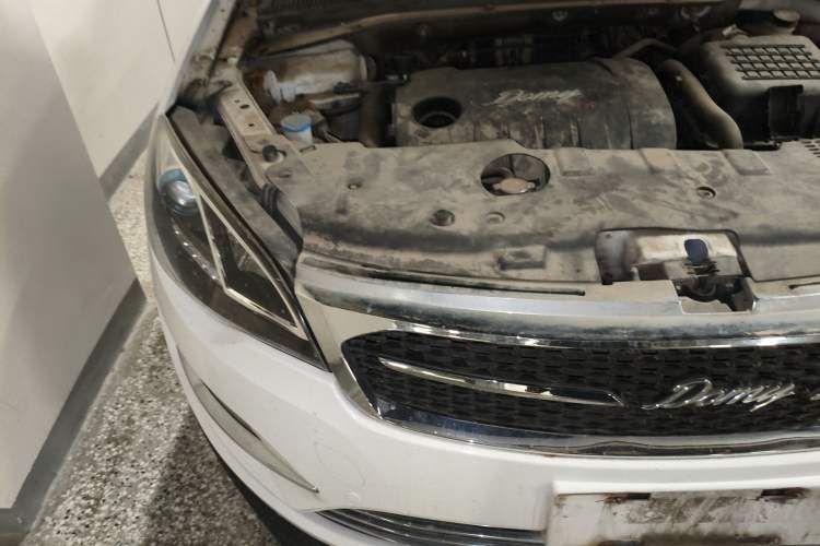 Used Zotye Domy X5 2017 Upgraded Model 1.5T CVT ZhiXian Edition Engine Bay Right