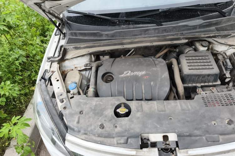 Used Zotye Domy X5 2017 Upgraded Model 1.5T Manual Supreme Edition Engine Bay Right