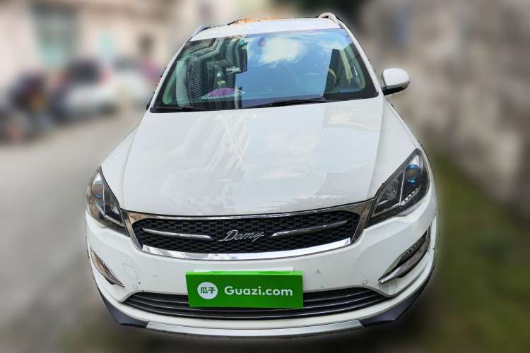 Used Zotye Domy X5 2017 Upgraded Model 1.5T Manual Luxury Version Front