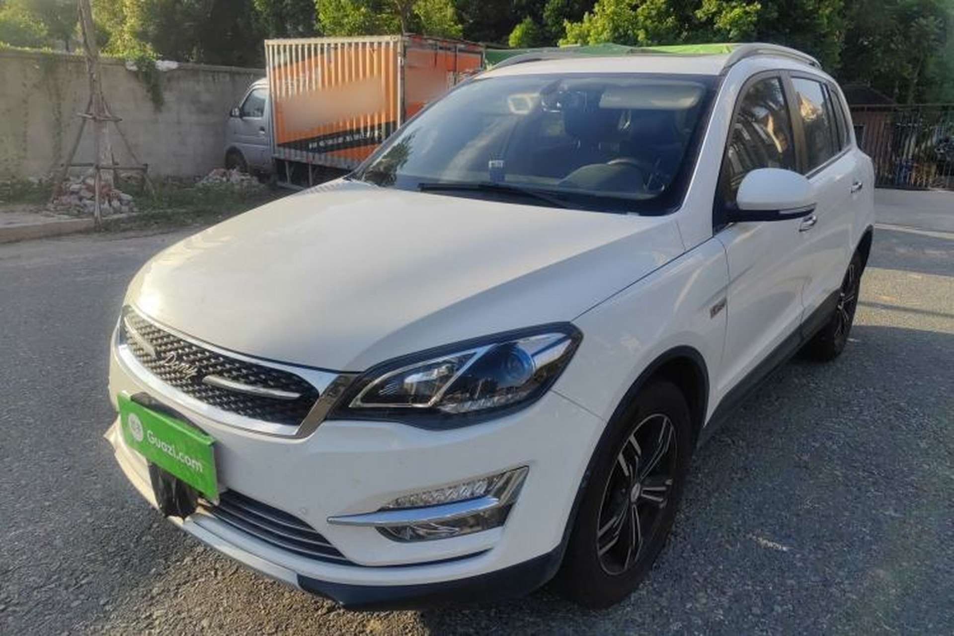 Used Zotye Domy X5 2017 Upgraded Model 1.5T CVT Landlord Edition Front Left 45 Deg