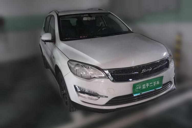 Used Zotye Domy X5 2017 Upgraded Model 1.5T Manual Luxury Edition Front Right 45 Deg