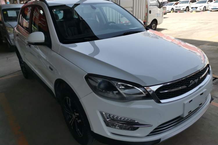 Used Zotye Domy X5 2017 Classic Edition 1.5T CVT Supreme Model Front Right 45 Deg