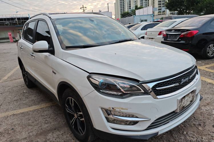 Used Zotye Domy X5 2017 Platinum Edition 1.5T Manual Luxury Model Front Right 45 Deg