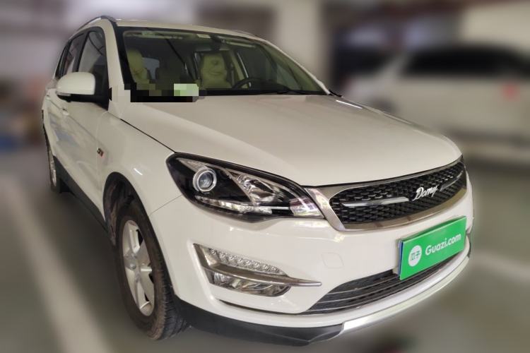 Used Zotye Domy X5 2017 Value Edition 1.6L Manual Fashion Model Front Right 45 Deg