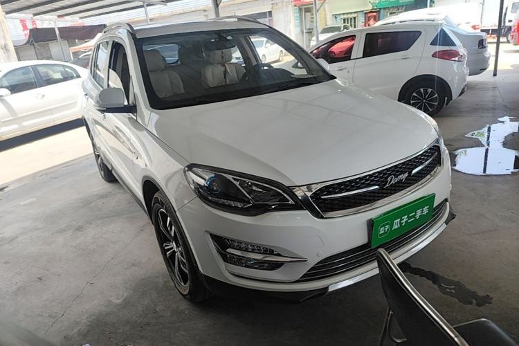 Used Zotye Domy X5 2017 Upgraded Model 1.5T CVT Landlord Edition Front Right 45 Deg