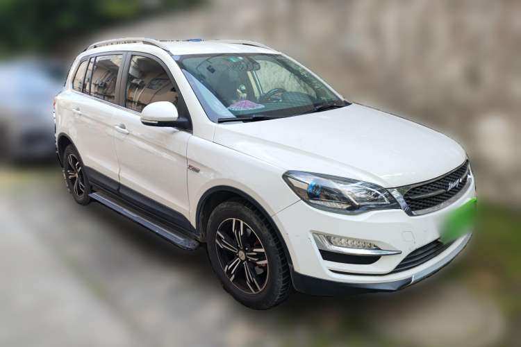 Used Zotye Domy X5 2017 Upgraded Model 1.5T Manual Luxury Version Front Right 45 Deg