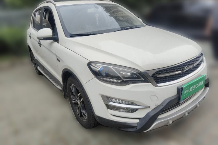 Used Zotye Domy X5 2017 Upgraded Model 1.5T Manual Luxury Edition Front Right 45 Deg
