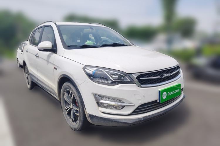 Used Zotye Domy X5 2017 Upgraded Model 1.5T Manual Luxury Edition Front Right 45 Deg