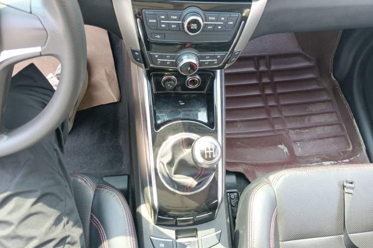 Used Zotye Domy X5 2017 Value Edition 1.6L Manual Fashion Model Gear Lever